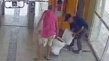 Homem é preso após furtar vaso sanitário de estação
