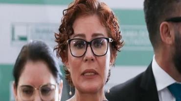 TSE multa deputada Zambelli em R$ 30 mil por fake news sobre e-Título