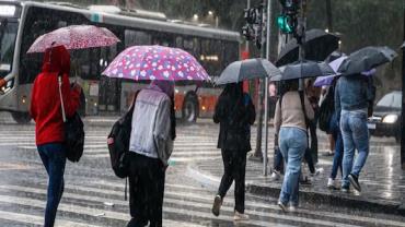 Inmet prevê chuva intensa e vento forte em várias regiões do país