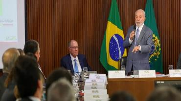 "Falta muito para se fazer", diz Lula ao abrir reunião ministerial