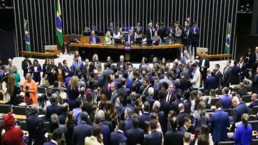 Fim das saidinhas: Câmara aprova PL que acaba com benefício em feriados