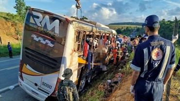 Acidente com ônibus deixa mortos e feridos na Bahia