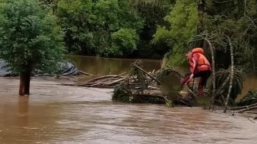 Santa Catarina segue com chuva e previsão de enchente e ventos fortes