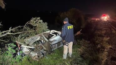 Acidente envolvendo dois carros e um caminhão deixa seis pessoas mortas no RS