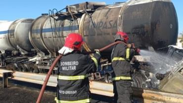 Acidente entre carretas e ônibus deixa 5 mortos e 11 feridos