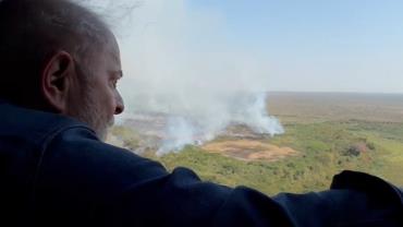 Lula sobrevoa áreas de queimadas no Pantanal