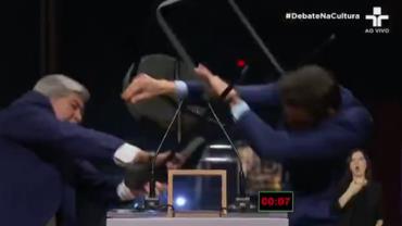 Datena atinge Pablo Marçal com cadeirada durante debate na TV Cultura