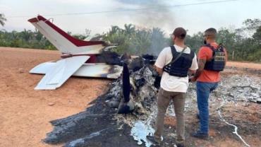 Avião flagrado na BR-319 pegando fogo é abatido pela FAB