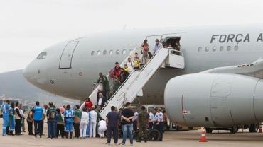 Décimo voo da FAB com 213 repatriados do Líbano chega a São Paulo