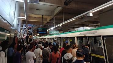 Atrasos e estações superlotadas: falha no Metrô causa transtornos nas linhas Verde e Azul