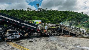 Acidente em rodovia deixa 22 mortos em Minas Gerais