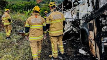 Polícia Civil de MG já identificou 16 vítimas de acidente na BR-116