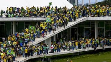 Para psicanalistas, ataque do 8/1 foi movido por revolução imaginária