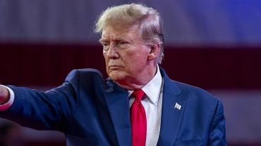 Trump reitera combate à imigração ilegal e fala em "era de ouro"