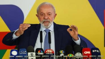 Queda nas pesquisas será revertida com as entregas, diz Lula