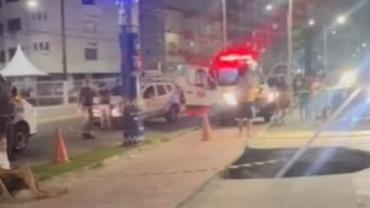 Cratera se abre em litoral de SP e deixa três feridos; Veja o vídeo