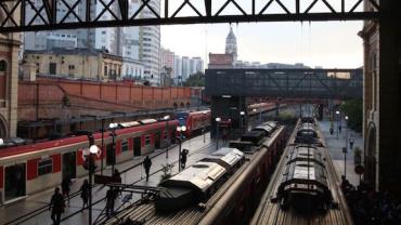 Ferroviários realizam assembleia para discutir greve na CPTM