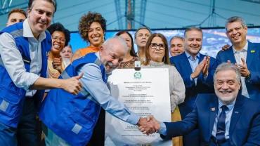 Lula inaugura prédios da UFF e anuncia edital para cursinhos populares