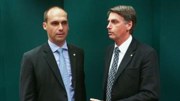Eduardo Bolsonaro comenta sobre cirurgia e atualiza estado de saúde do ex-presidente