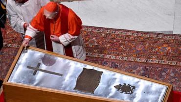 Roma e Vaticano estão silenciosos e tristes, diz padre jesuíta