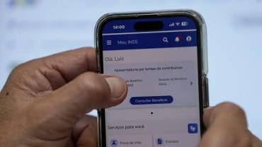 INSS começa a devolver a aposentados mensalidades associativas