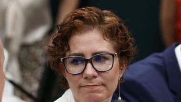 Após ser condenada pelo STF, Carla Zambelli diz que deixou o Brasil