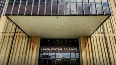Brasileiros sacaram R$ 360 milhões em valores a receber em abril