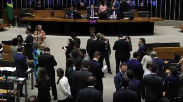 Plenário da Câmara derruba decreto de Lula sobre IOF