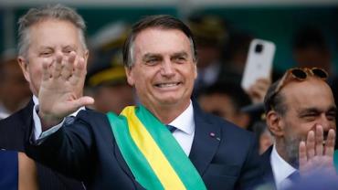 Jair Bolsonaro relata crises de soluços e vômitos após cancelar agenda de julho