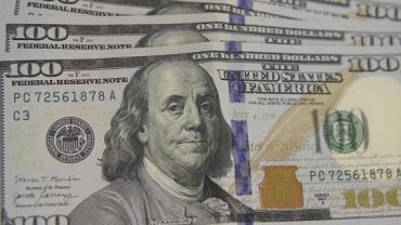 Dólar supera R$ 5,50 com tarifas de Trump sobre o Brasil