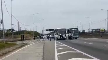 Torcida do Palmeiras sofre emboscada em rodovia