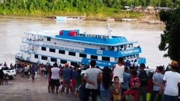 INSS usa barcos para orientar aposentados da Amazônia sobre descontos