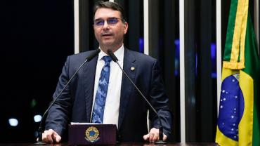 Mãe e avós de Flávio Bolsonaro são feitas reféns em assalto no Rio