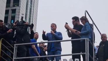 Tarcísio pede anistia para Bolsonaro e critica Moraes em ato na Avenida Paulista