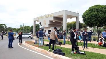 Imprensa mundial noticia a prisão do ex-presidente Jair Bolsonaro