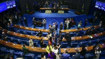 Parlamentares se dividem entre apoios e críticas à prisão de Bolsonaro