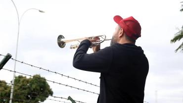 Manifestantes favoráveis e contrários a Bolsonaro fazem atos na PF