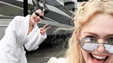 Elle Fanning mostra bastidores de "Malévola 2" com Angelina Jolie