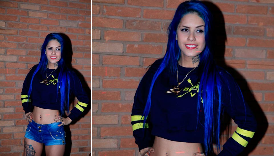 Mc Tati Zaqui, capa da Playboy de julho, sensualiza no palco com anões RedeTV! TV Fama RedeTV! Mc Tati Zaqui, capa da Playboy de julho, sensualiza no palco com anões RedeTV! TV Fama RedeTV!