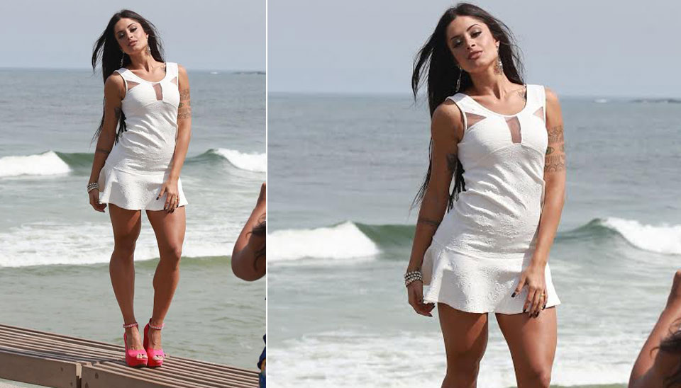 Aline Riscado exibe curvas e mostra porque faz tanto sucesso como