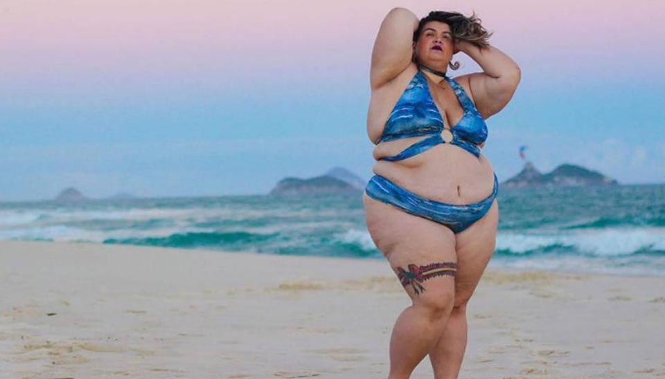 Tha S Carla Bailarina Plus Size De Anitta Faz Sucesso Na Web Com Fotos De Biqu Ni E Lingerie