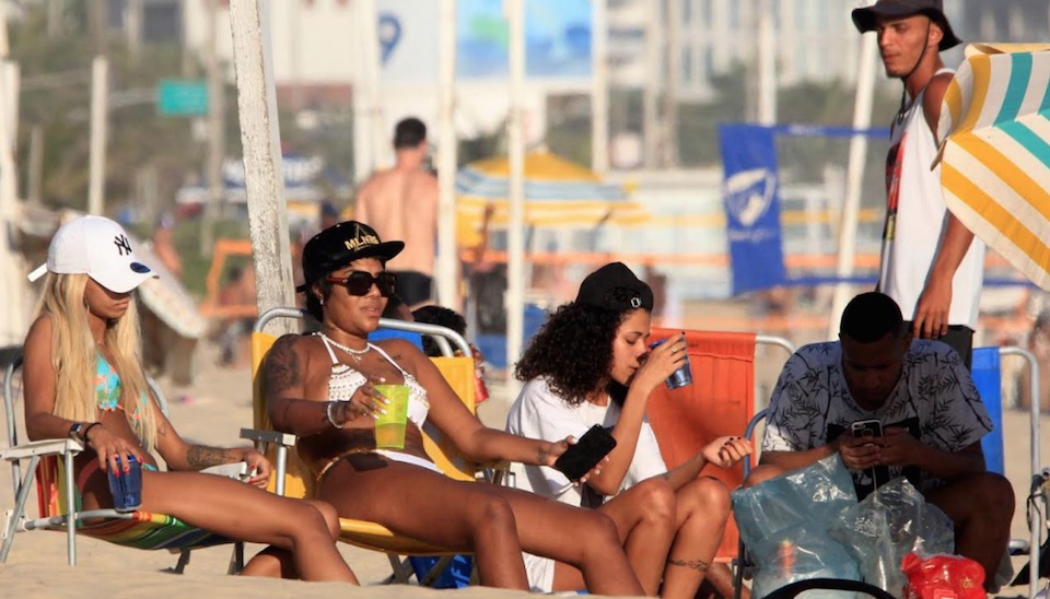 Ludmilla Exibe Bumbum Com Biqu Ni Fio Dental Em Dia De Praia No Rio De Janeiro Redetv Tv