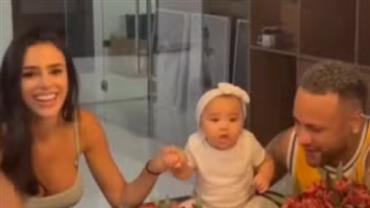 Fofurômetro explode! Neymar e Bruna Biancardi celebram juntos 6 meses da filha Mavie