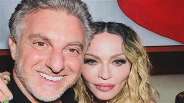 "Você fez história": Luciano Huck publica selfie com Madonna após show