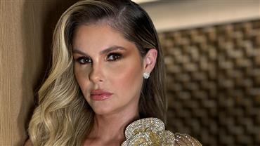 Bárbara Evans mostra resultado de cirurgias em foto só de calcinha