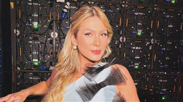 Lívia Andrade mostra 'antes e depois' de lipo LAD: "Amando o resultado"