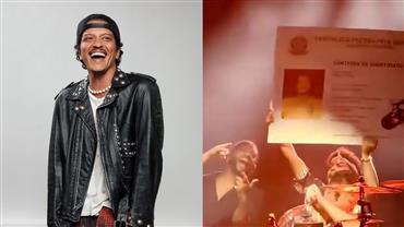 Bruno Mars ganha Carteira de Identidade Nacional gigante em show de BH