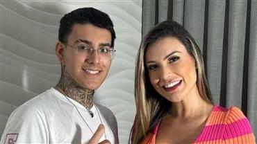 Eita?! Andressa Urach grava conteúdo adulto com 8 homens, com filho nas câmeras