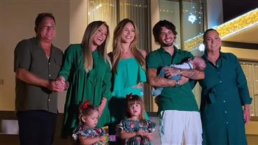 Até nevou! Virginia Fonseca impressiona com luxuosa decoração de natal em sua casa; veja vídeo