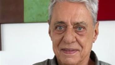 Chico Buarque faz homenagem singela à irmã